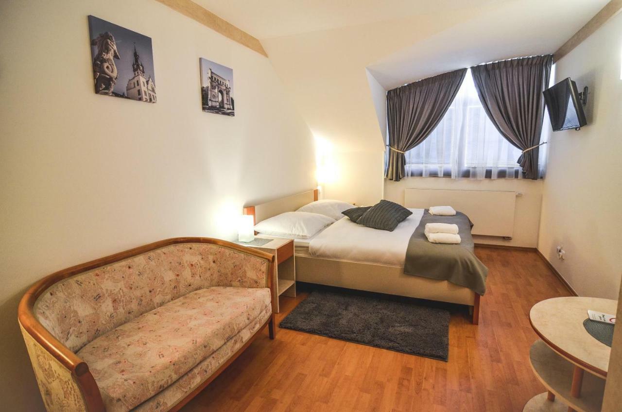 Penzion Pod Radnici Hustopeče Exterior foto