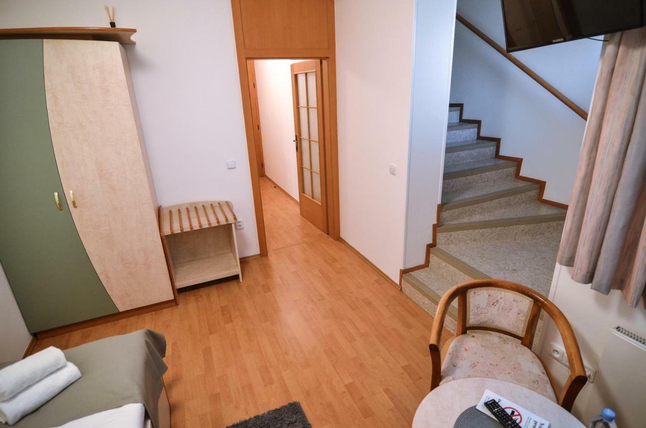 Penzion Pod Radnici Hustopeče Exterior foto