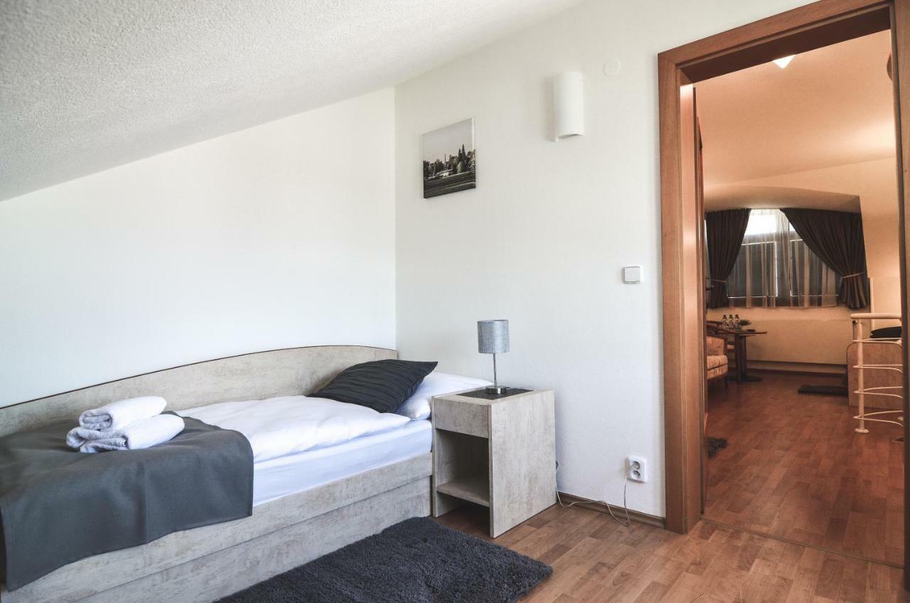 Penzion Pod Radnici Hustopeče Exterior foto